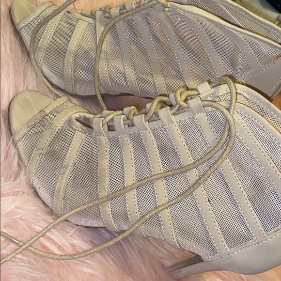 Nude size 7 heels . - Picture 3 of 3